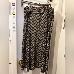 Robert Louis- size 3X- leopard w/ bk zig zag swing skirt w/ attached belt. VGC.